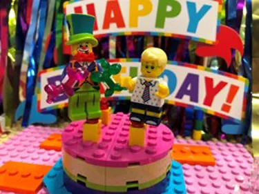 LEGO Minifigure Birthday Cake | LEGOLAND Discovery Center Chicago