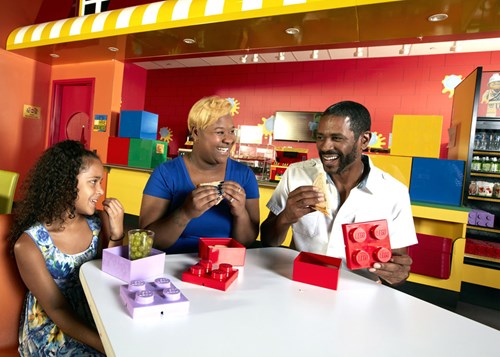 Family at LEGO Cafe | LEGOLAND Discovery Center New Jersey