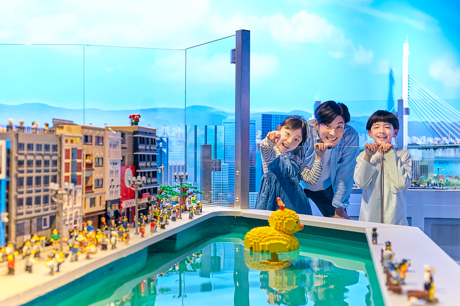 Learn about, see, and experience how much fun LEGO® bricks can be in this theme park filled with hands-on attractions!  The LEGOLAND Discovery Center Osaka is an indoor LEGO® theme park where visitors are surrounded by over 3 million LEGO® bricks.