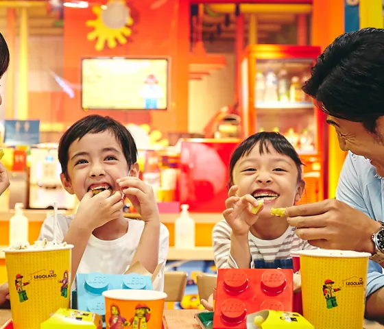 alt="レゴランド・ディスカバリー・センター大阪 カフェテリア"