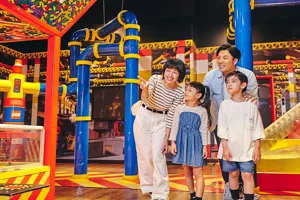 「レゴファクトリー」を楽しむ家族