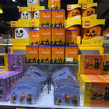 Halloween Retail (1)