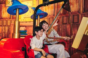 「マーリン・アプレンティス」に乗る親子